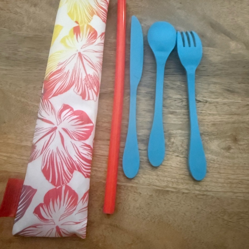 Norwex Blue ECO Utensils Set with Straw & Floral Pouch - Picture 4 of 4